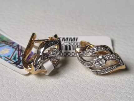 Gold earrings with diamonds