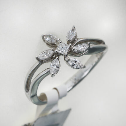 Gold ring with diamond
