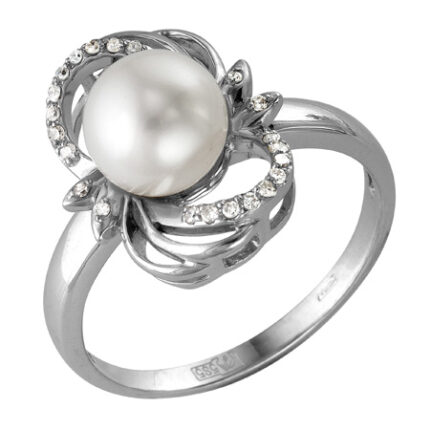 Gold ring with diamonds and pearl