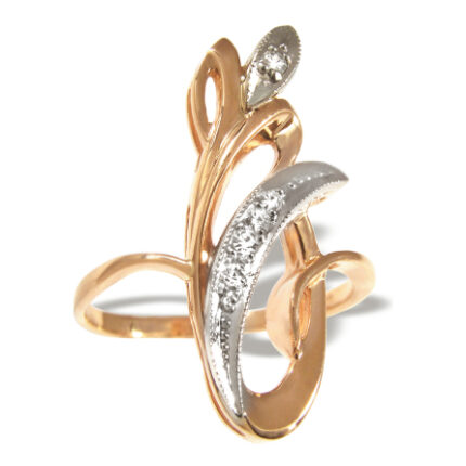 Gold ring with diamond