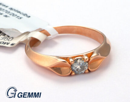 Gold ring with diamond