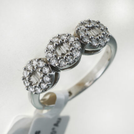 Gold ring with diamond