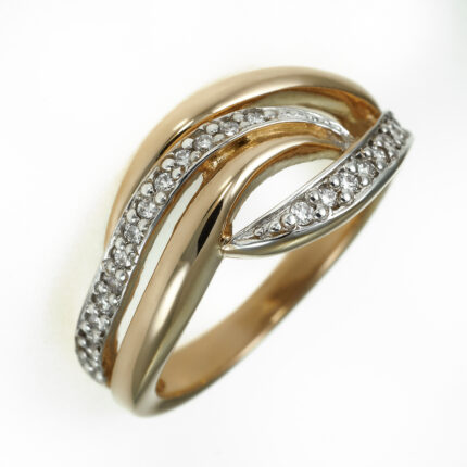 Gold ring with diamond