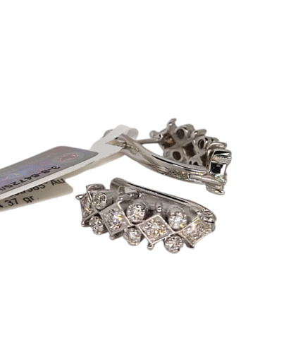 Gold earrings with diamonds